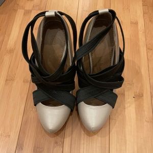 Colin Stuart Nude/Tan & Black Strappy pumps size 7